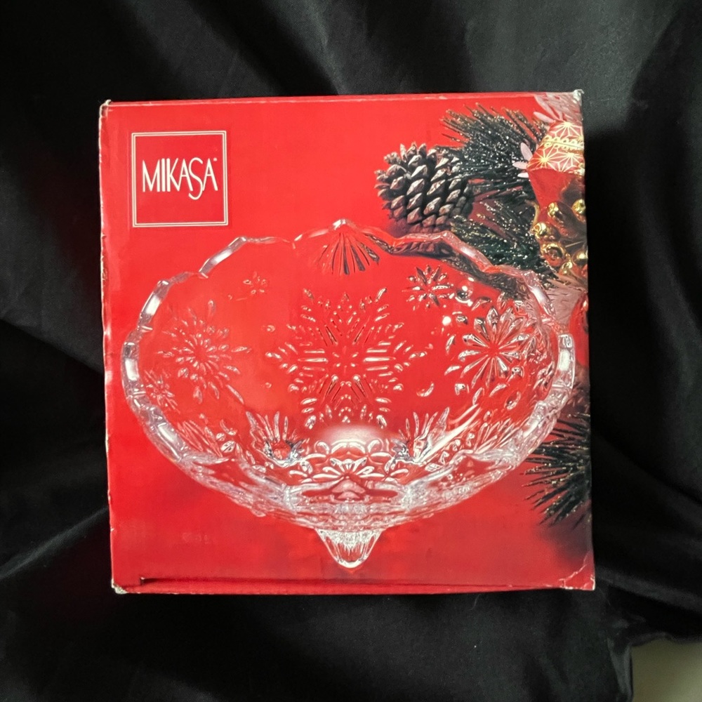 Mikasa Snowflake Footed Bowl